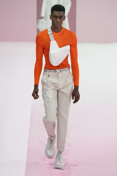 Look 19